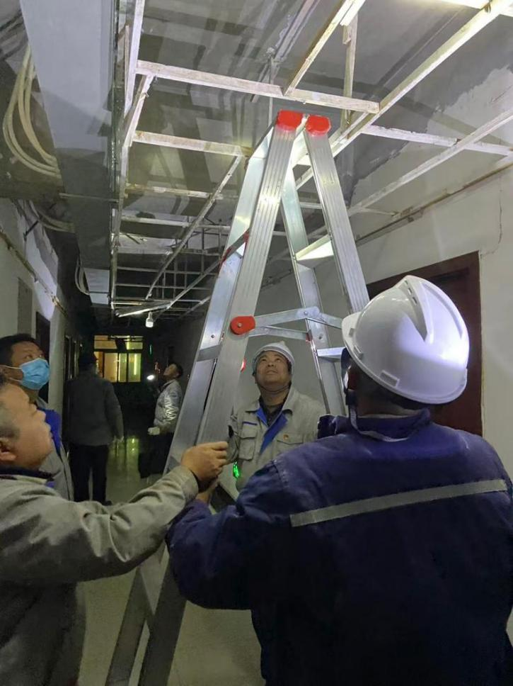 夜查整改護(hù)安康 協(xié)同共治筑防線(xiàn) ——開(kāi)封鐵塔橡膠全力推進(jìn)職工宿舍消防 安全提升